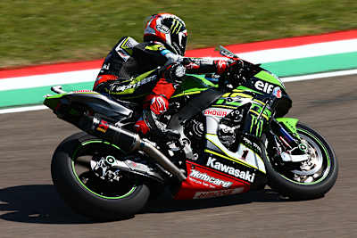 Jonathan Rea behält kühlen Kopf