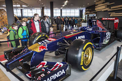 Staunen über einen Toro-Rosso-Renner 