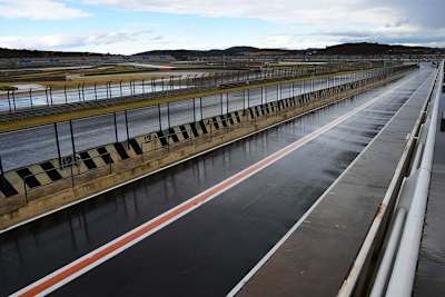 Nach einem Regenschauer wagte sich bisher nur noch Xavi Vierge auf die Strecke