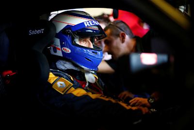 Alain Prost drehte erste öffentliche Runden im R.S. 01