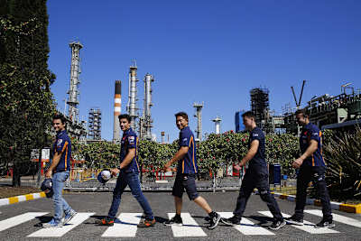 Im Stil der Beatles: Dani Pedrosa, Marc Márquez, Takahisa Fujinami, Jaime Busto und Tomi Bou