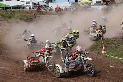 Start zum 1. Lauf: Hendrickx/Liepins (#83) vor Garhammer/Kälin (#56), Clohse/Verhagen (#27), Weiss/Schneider (#43) und Walter/Vonbun (#24)