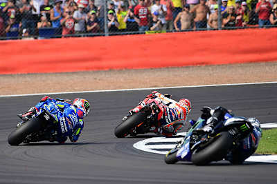 Rins setzte sich letztlich gegen Márquez und Viñales durch