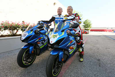 Zwei Weltmeister auf der neuen Suzuki: Kenny Roberts jr. (li.) und Kevin Schwantz