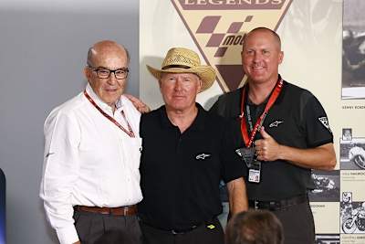 Dorna-CEO Carmelo Ezpeleta mit Kenny Roberts sen. und Kenny Roberts jun.