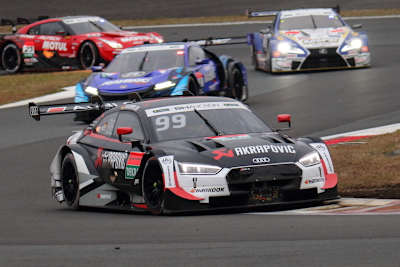 Mike Rockenfeller hat beim Crash mit Gary Paffett keine Chance