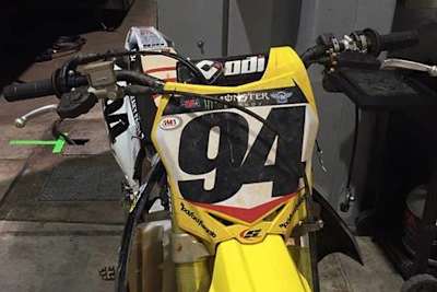 Der Lenker an Roczens Motorrad war nach dem Crash total verbogen