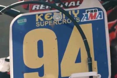 Ken Roczens startet auf einer modernisierten Honda CR250R von Jeremy McGrath aus dem Jahre 2006