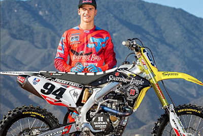 Ken Roczen mit seinem neuen Arbeitsgerät für die neue Saison