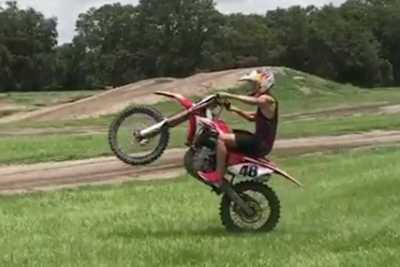 Ken Roczen steigt 5 Monate nach seinem Trümmerbruch erstmals wieder aufs Motorrad