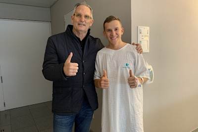 Dr. Mir und Gabriel Rodrigo nach erfolgreicher OP