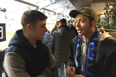 Barcelona-Fan Jonathan Rea und Inter-Fan Valentino Rossi hatten viel zu besprechen