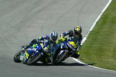 Jerez-GP 2005: Sete Gibernau (15) wird von Rossi zur Seite gerammt