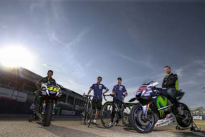 Nairo Quintana mit Valentino Rossi, Jorge Lorenzo und Alejandro Valverde