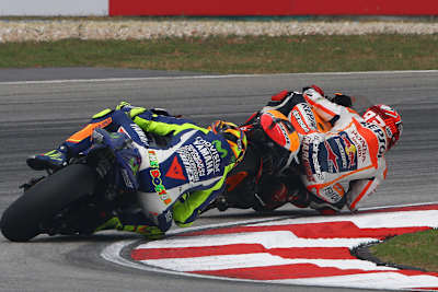Valentino Rossi (li.) und Marc Márquez