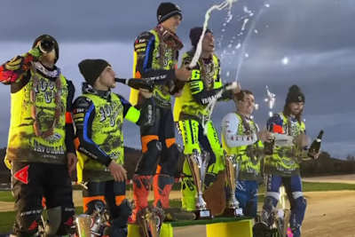 Valentino Rossi und Bruder Luca Marini siegten