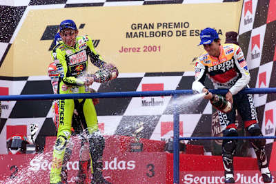 2001 gewann Valentino Rossi das 500-ccm-Rennen in Jerez vor Norick Abe und Alex Criville