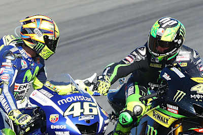 Valentino Rossi und Pol Espargaró im vergangenen Jahr, 2017 könnten sie Teamkollegen werden