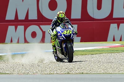 Valentino Rossi fuhr durch den Kies und siegte