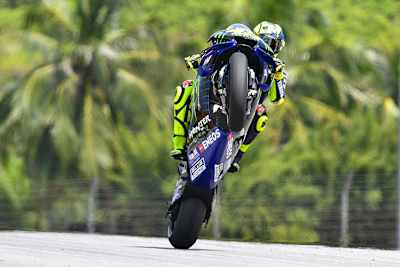 Ein spektakuläres Wheelie für die Fans: Rossi in Sepang