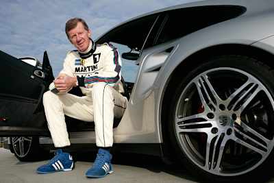 Walter Röhrl wartet auf seinen Beifahrer