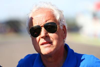 Giampiero Sacchi mit seinem Piloten Lorenzo Savadori, der bei Aprilia unter Vertrag steht 