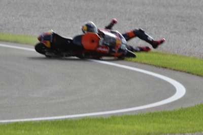 Runde 15: Luis Salom stürzt und versenkt seine Titelchance im Kies