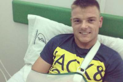 Sam Lowes: Nach der Operation konnte der Brite bereits wieder lachen
