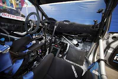 Die bisherige Schaltung in einem Rallyefahrzeug