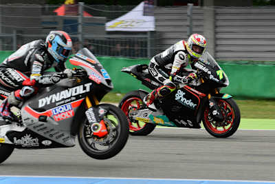 Marcel Schrötter hatte im Kampf gegen Dominique Aegerter die Nase vorne