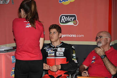 Marcel Schrötter mit seinem Crew-Chief Chuz Sanchez