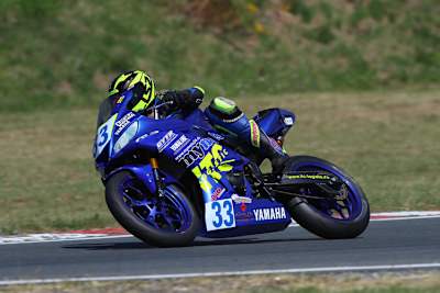 Nina Schubrikoff ist eine Kandidatin für den YZF-R3 bLU cRU Cup 2020