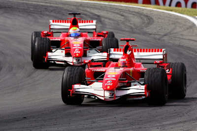 Michael Schumacher vor Felipe Massa in Hockenheim 2006