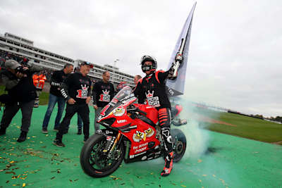 Scott Redding feiert den BSB-Titelgewinn 2019