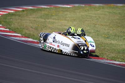 Tim Reeves/Mark Wilkes ziehen in der IDM Sidecar einsam ihre Kreise