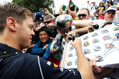 Spenden beim Saisonauftakt:In Melbourne werden in diesem Jahr nicht nur Autogramme gesammelt
