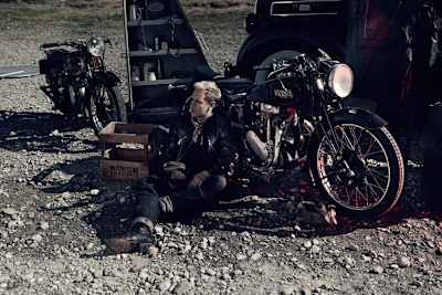 Das etwas andere Fahrerlager: Sebastian Vettel auf dem Furkajoch