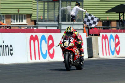 Doppelsieg für Ducati-Ass Shane Byrne in Snetterton