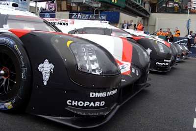 2017 kämpfen Porsche (vorne li.) und Toyota (ganz hinten re.)  Nase um Nase