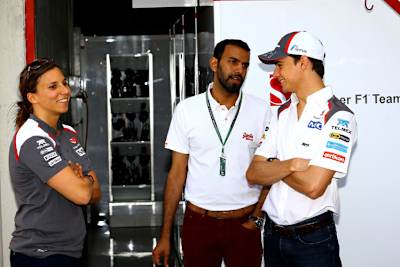 Simona De Silvestro in Barcelona im Gespräch mit Esteban Gutiérrez (rechts)