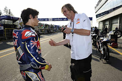 2010 in Brünn beim Red Bull-Rookies-Cup: Arthur Sissis mit Gustl Auinger