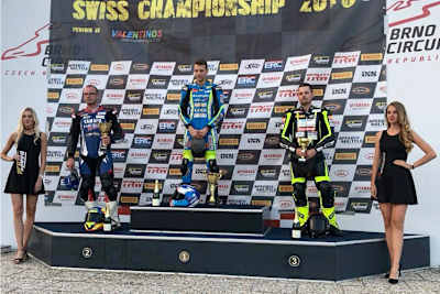 Schmitter ganz oben, umrahmt von Muff in Ghilardi