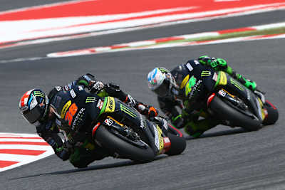 Ungefähr gleich stark: Bradley Smith vor Pol Espargaró