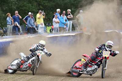 Martin Smolinski (84) gegen Richard Hall