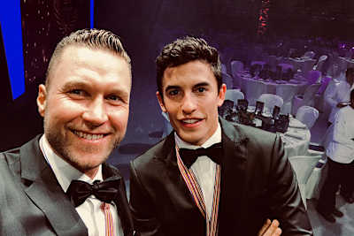 Martin Smolinski (li.) mit MotoGP-Weltmeister Marc Marquez