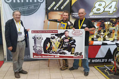 Jawa-Eigentümer Stanislav Diatka, Martin Smolinski und Generaldirektor Jaroslaw Rezler (v.l.)