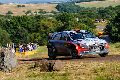 Dani Sordo wurde um eine Zehntelsekunde Zweiter