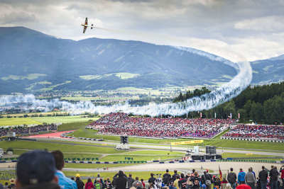 Atemberaubende Einlagen am Spielberger Himmel