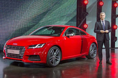 Audi-Vorstandschef Rupert Stadler mit dem neuen Audi TTS