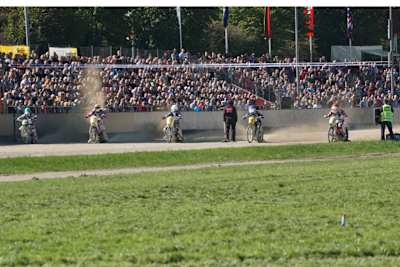 Die Tribünen in Mühldorf waren ausverkauft